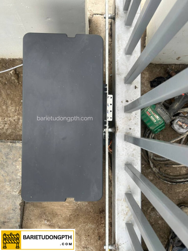 Lắp cổng trượt tự động cho nhà máy, xí nghiệp 7 motor cổng lùa dea 2500kg