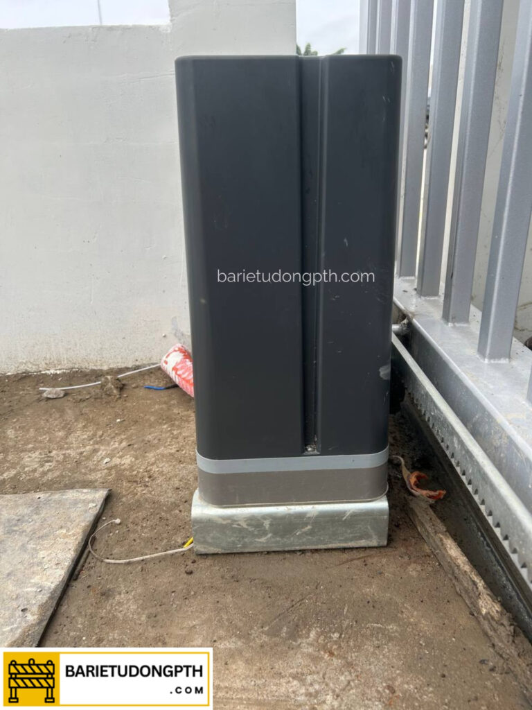 Lắp cổng trượt tự động cho nhà máy, xí nghiệp 6 motor cổng tự động dea