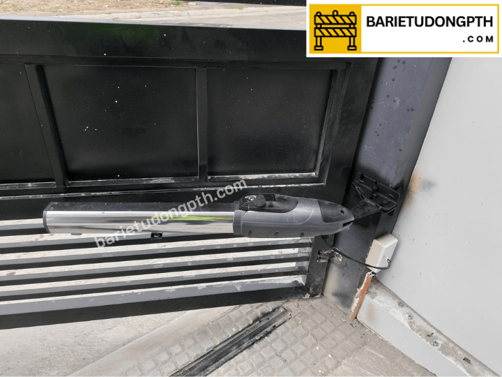 Lắp motor cổng cho trạm điện, trạm biến áp 4 Motor cổng tay đòn lắp cho trạm điện