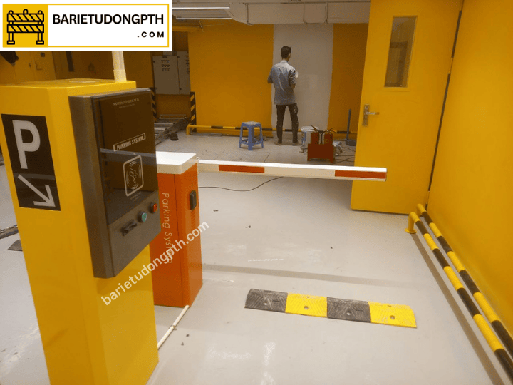 Dự án lắp đặt hệ thống giữ xe 2 làn tại Quận 1 - TPHCM 3 tủ phát hành thẻ tự động