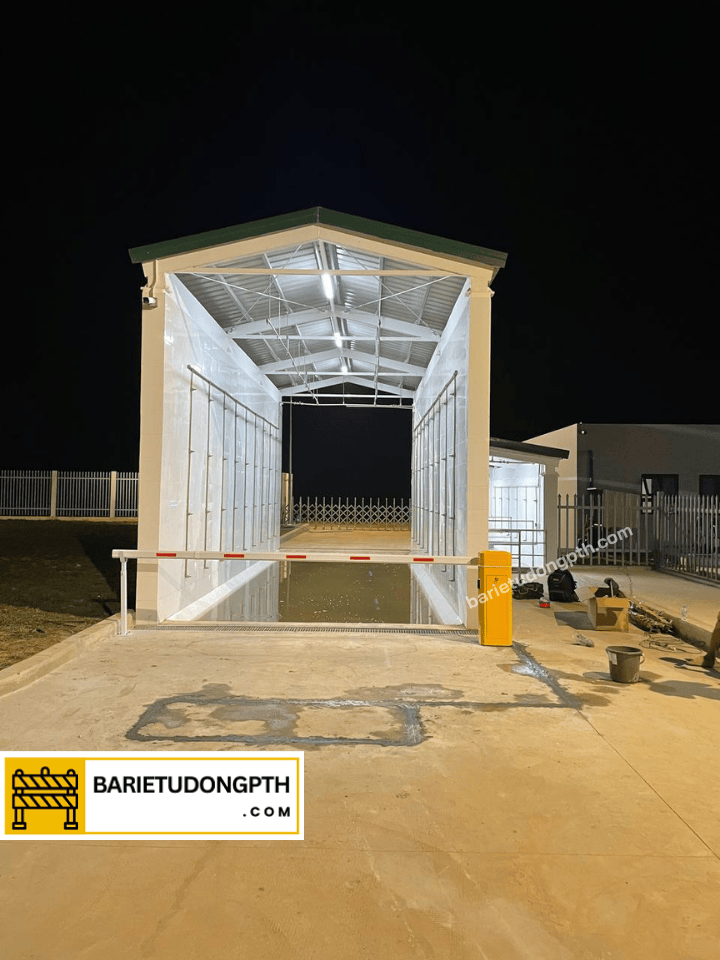 Lắp đặt barrier kết hợp hệ thống bơm khử trùng tại Campuchia 3 giải pháp barrier liên động với hệ thống bơm khử trùng.