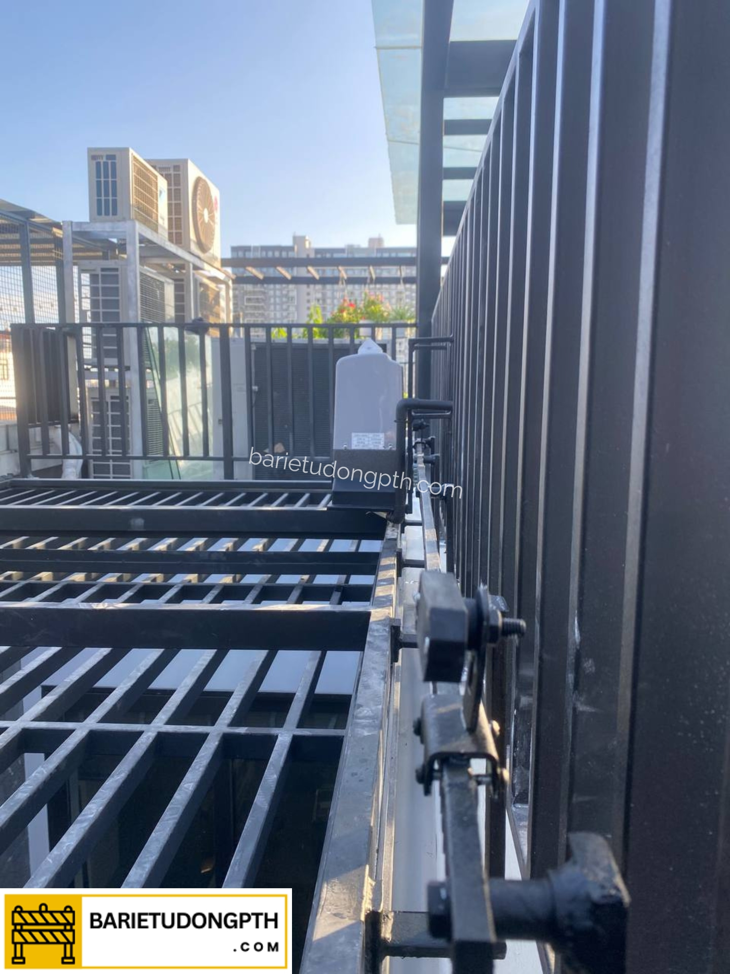 Lắp 2 motor giếng trời YH tại Thạnh Mỹ Lợi, Quận 2 4 motor giếng trời yh-600