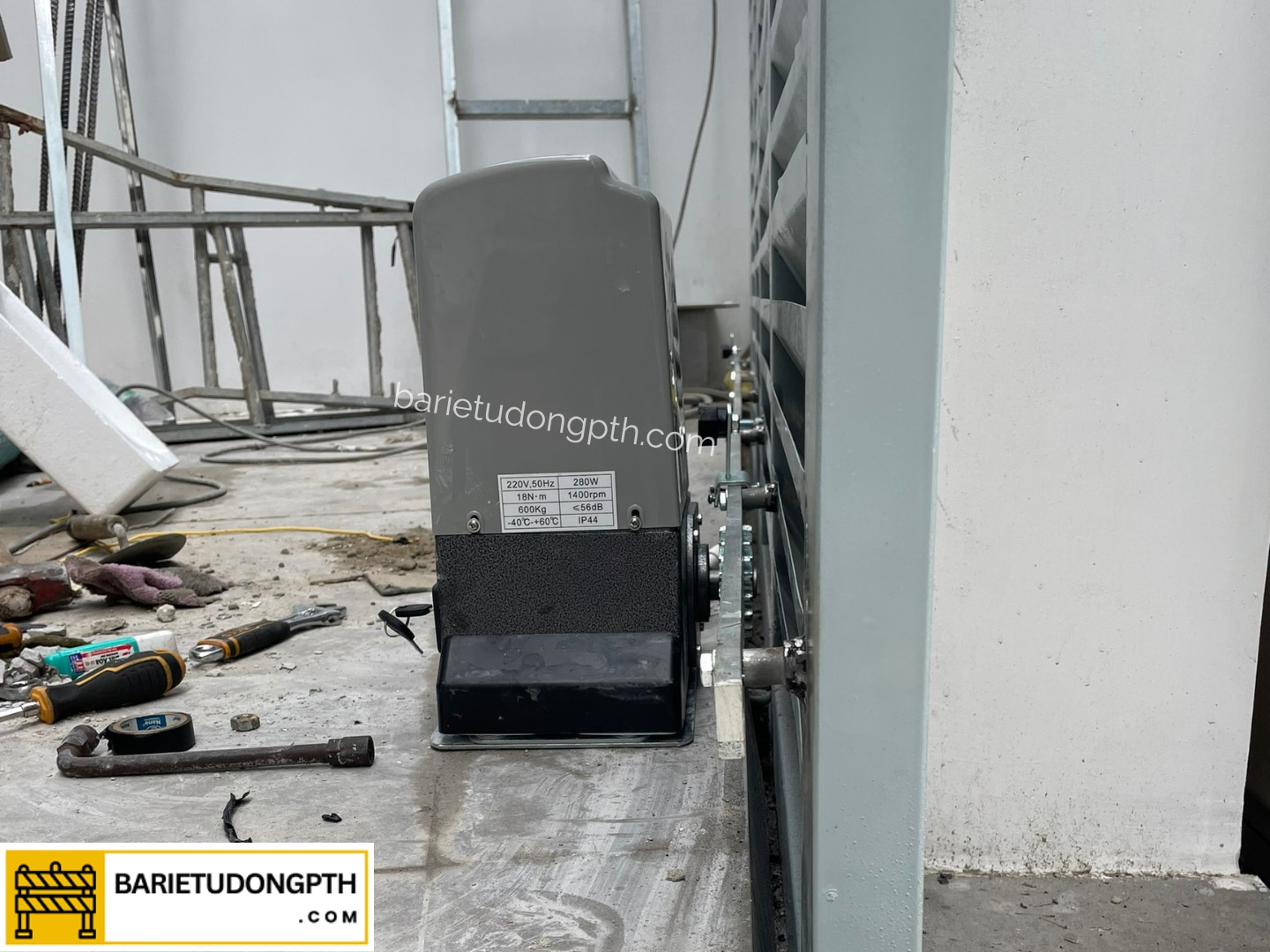 Lắp motor cổng trượt YH cho nhà trọ tại Quận 7 3 motor lùa 600kg cho nhà trọ