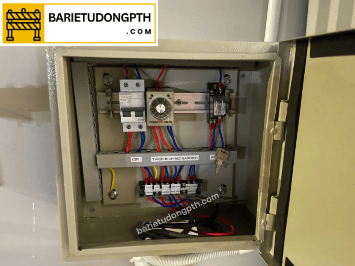 Lắp đặt barrier kết hợp hệ thống bơm khử trùng tại Campuchia 8 tủ điều khiển hệ thống bơm khử trùng nhà máy