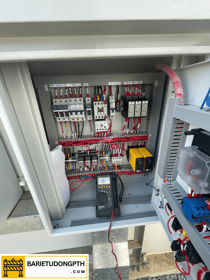 Lắp đặt barrier kết hợp hệ thống bơm khử trùng tại Campuchia 9 bộ timer đếm thời gian phun