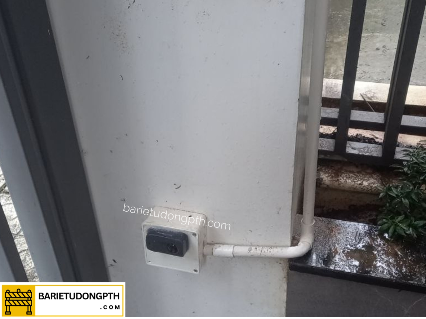 Lắp motor tay đòn tại khu đô thị Đông Tăng Long, Thủ Đức 4 cảm biến an toàn photocell IR33