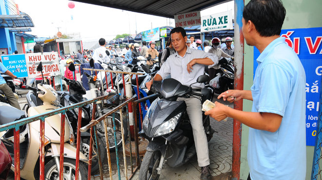 Giải pháp giữ xe thông minh thanh toán online 2 hạn chế của phương thức giữ xe truyền thống thu tiền mặt