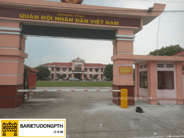 lắp barie tự động kiểm soát cổng doanh trại quân đội tại Tây Ninh