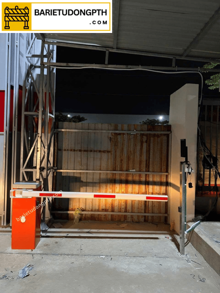 Giải pháp lắp barie kết hợp nhận diện khuôn mặt 2 Kiểm soát ra vào hoàn toàn tự động, không cần tiếp xúc