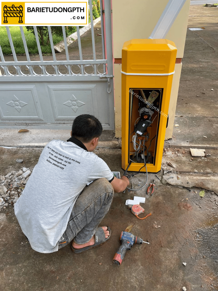 Lắp barie tự động BS-306 tại Ủy Ban Phường Bình Lộc 6 kết nối main barie với thiết bị điều khiển