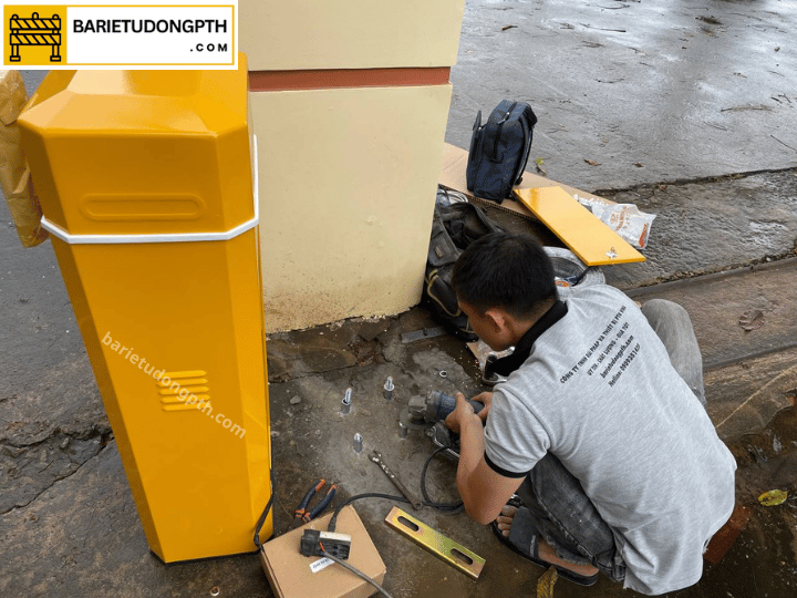 Lắp barie tự động BS-306 tại Ủy Ban Phường Bình Lộc 4 kỹ thuật lắp barie tự động tại phường bình lộc