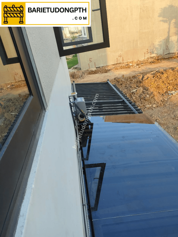 Lắp motor giếng trời kèm cảm biến mưa tại An Phú, Quận 2 2 lắp mái lùa giếng trời tự động tại quận 2