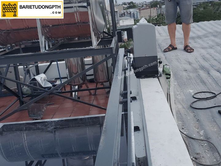 Lắp motor giếng trời kèm cảm biến mưa tại Hóc Môn 16 Lắp motor kéo mái giếng trời tại Hóc Môn, TP.HCM