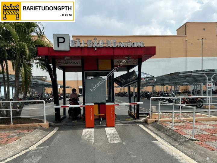 Thi công hệ thống giữ xe tại Lotte Mart Bình Dương 3 cổng kiểm soát 2 làn ra