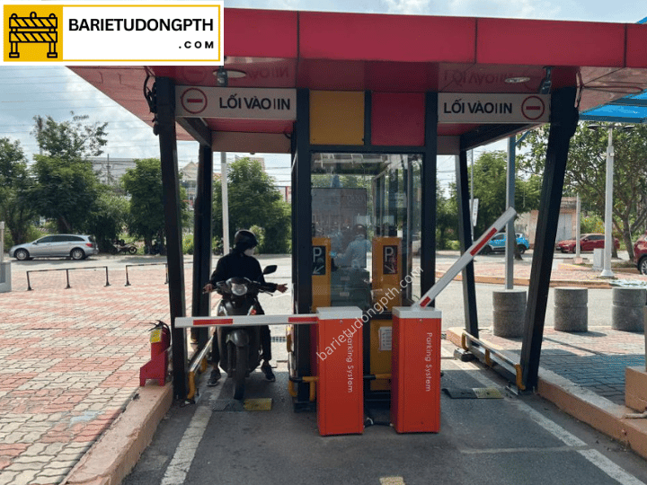 Thi công hệ thống giữ xe tại Lotte Mart Bình Dương 2 2 làn xe vào lotte mart bình dương