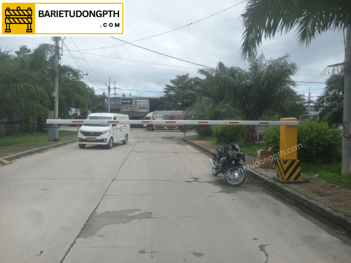 Lắp 2 trụ barie BS-306 tại KCN Thái Hòa - Tây Ninh 2 barie chắn xe bs-306 dài 6m