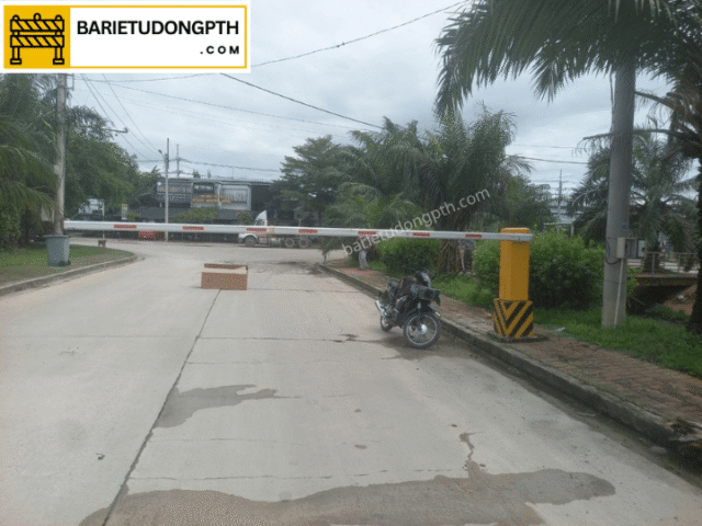 lắp barie chắn xe tại kcn thái hòa
